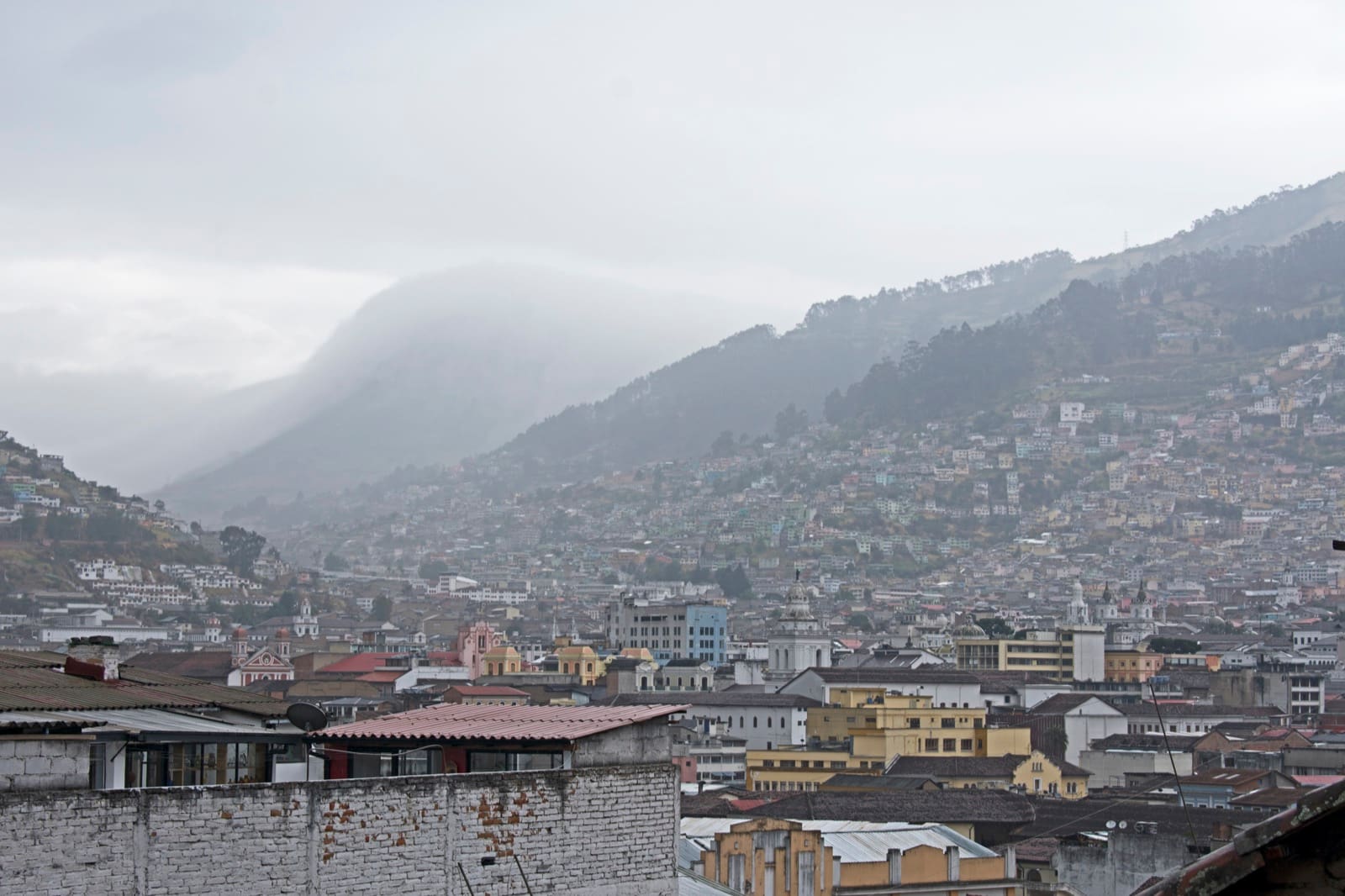Vista panorámica del centro histórico de Quito, Ecuador